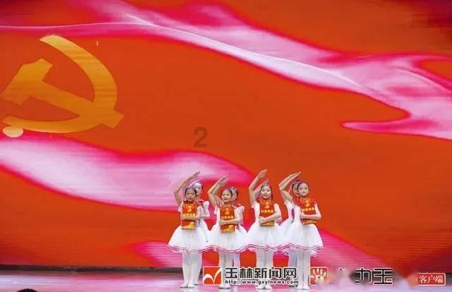 如果一个女的，因为种种原因不能在一起，你又放不下她，一想她和别的男人在一起心就绞痛，怎么办